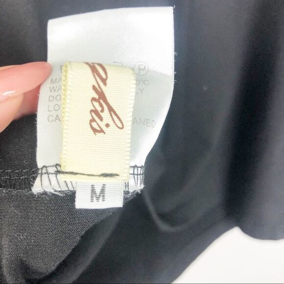 UNBRANDED | Black Crossing Back Strap Short Sleeve Tee Women’s Size Medium - Picture 5 of 5